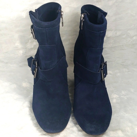 Vince Camuto Upper Navy Blue Velvet Women's Booties 💙 Size 7m - Picture 2 of 14